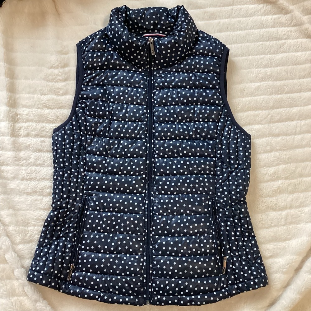 Tommy Hilfiger Women’s Puffer Vest, Navy White Polka Dot, Packable Size Medium